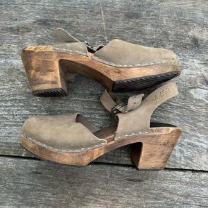 Highwood Taupe Clogs in Oiled Nubuck Leather on Brown Base

Size 39